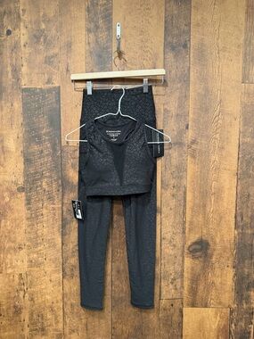 NWT BCBGMAXAZRIA women’s athletic leggings and bra set black small